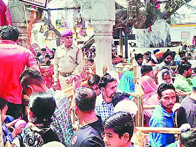 आस्था के आगे मंद पड़ गया बंद का असर