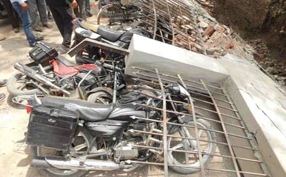 Court boundary fall in ballia and many labor injured