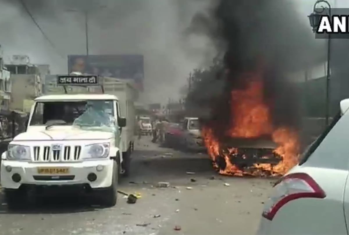 bharat bandh effect in delhi ncr, protestors done train stopping and stone pelting and all updates