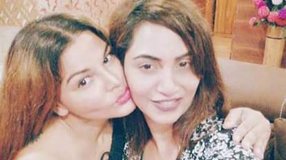 Arshi khan new best friend rakhi sawant dance video goes viral and rakhi trolled for spell mistake