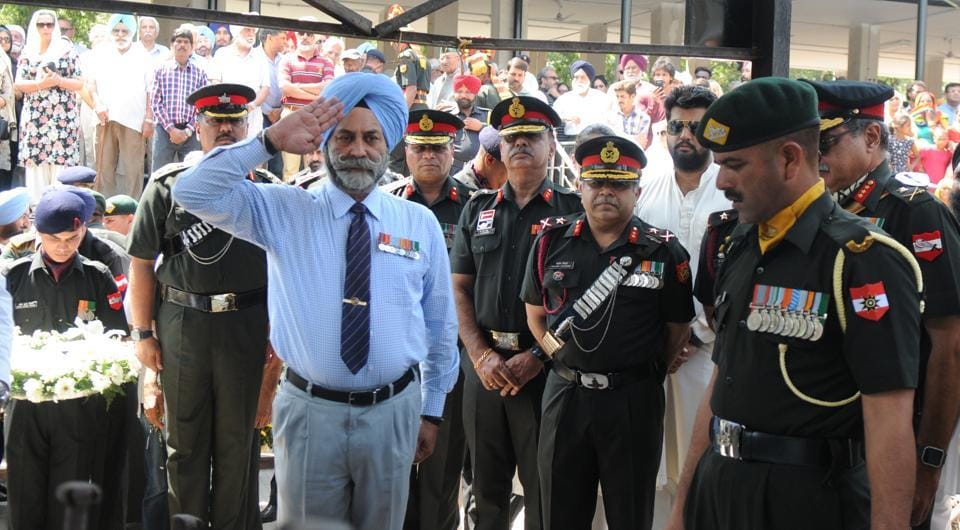 1971 indo-pak war hero Brigadier Narinder Singh Sandhu cremated