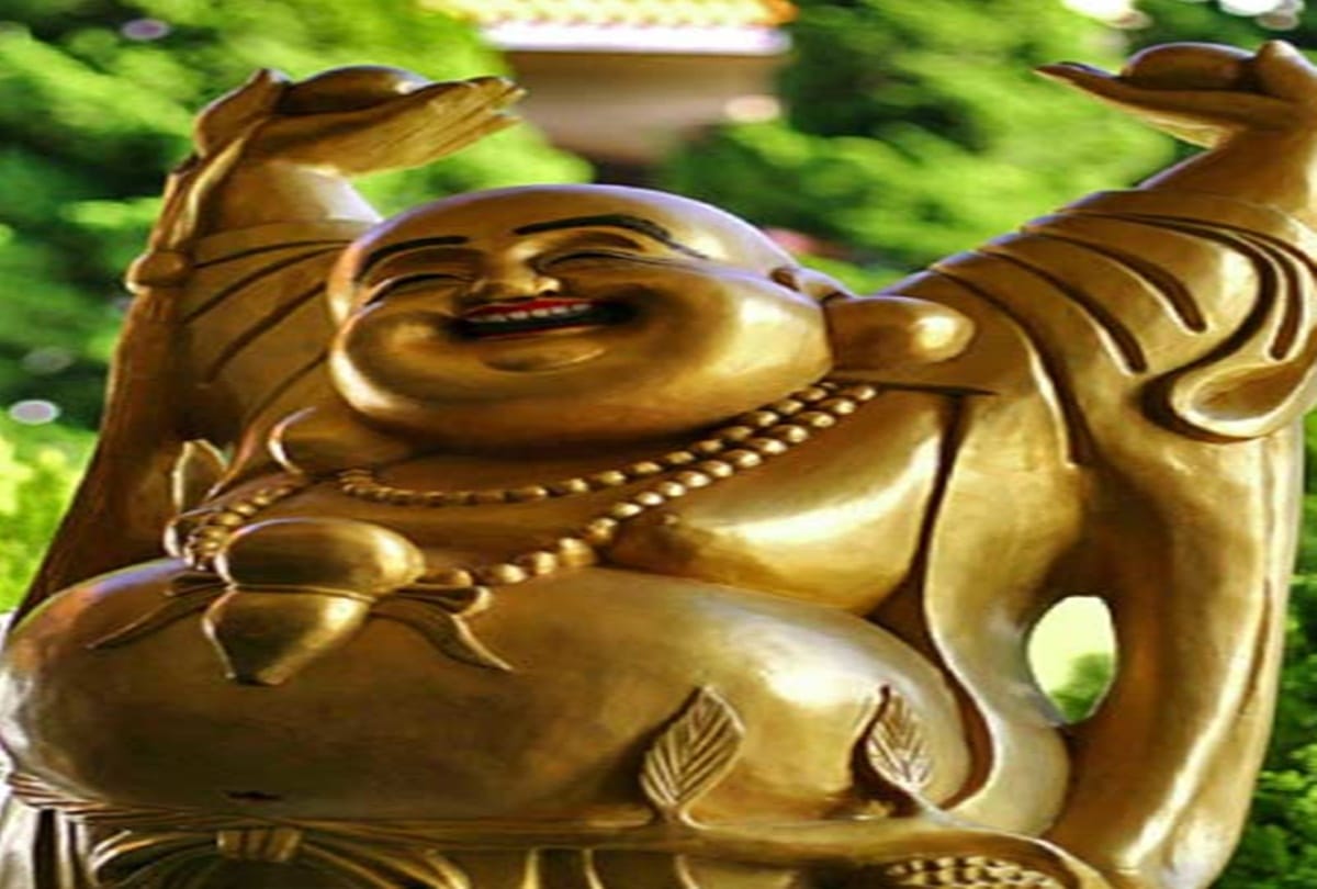 laughing buddha to bring prosperity in your home