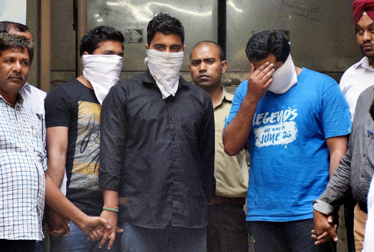 know how two teachers leaked economics papers of 12th class