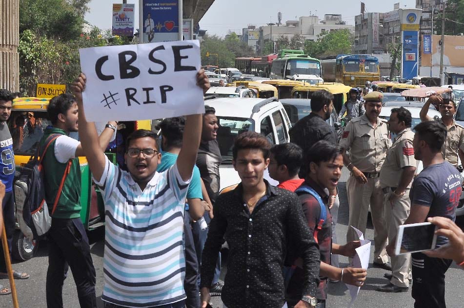 CBSE paper leaks: students protested against the re-examination at delhi