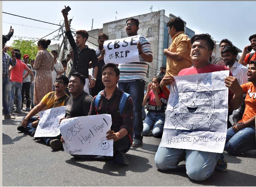 CBSE paper leaks: students protested against the re-examination at delhi