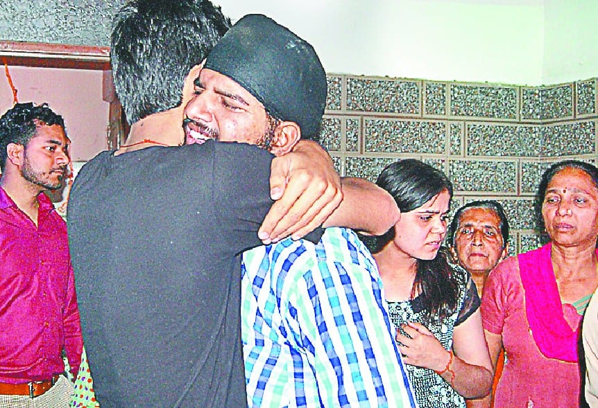 madhavpuram me pankhe se latka mila vivahita ka shav