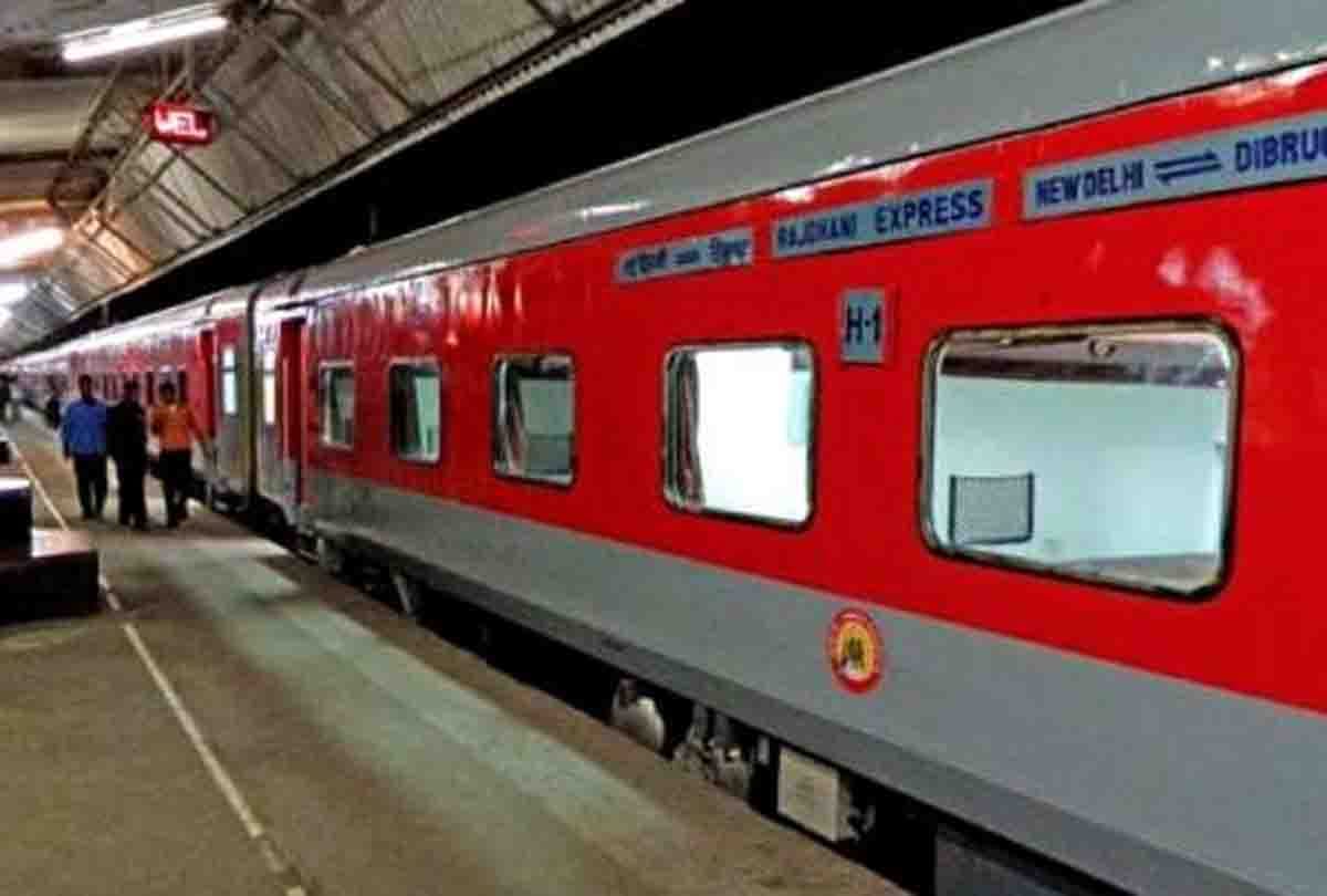 rajdhani express derailed today