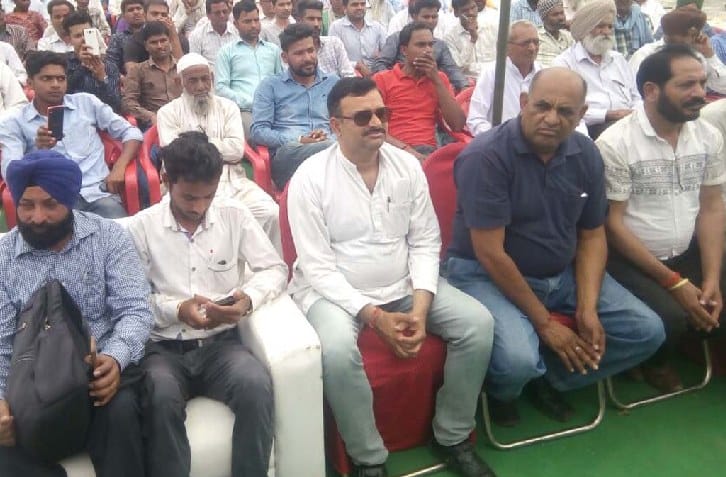 DM seek people to help in cleanliness of Gomti