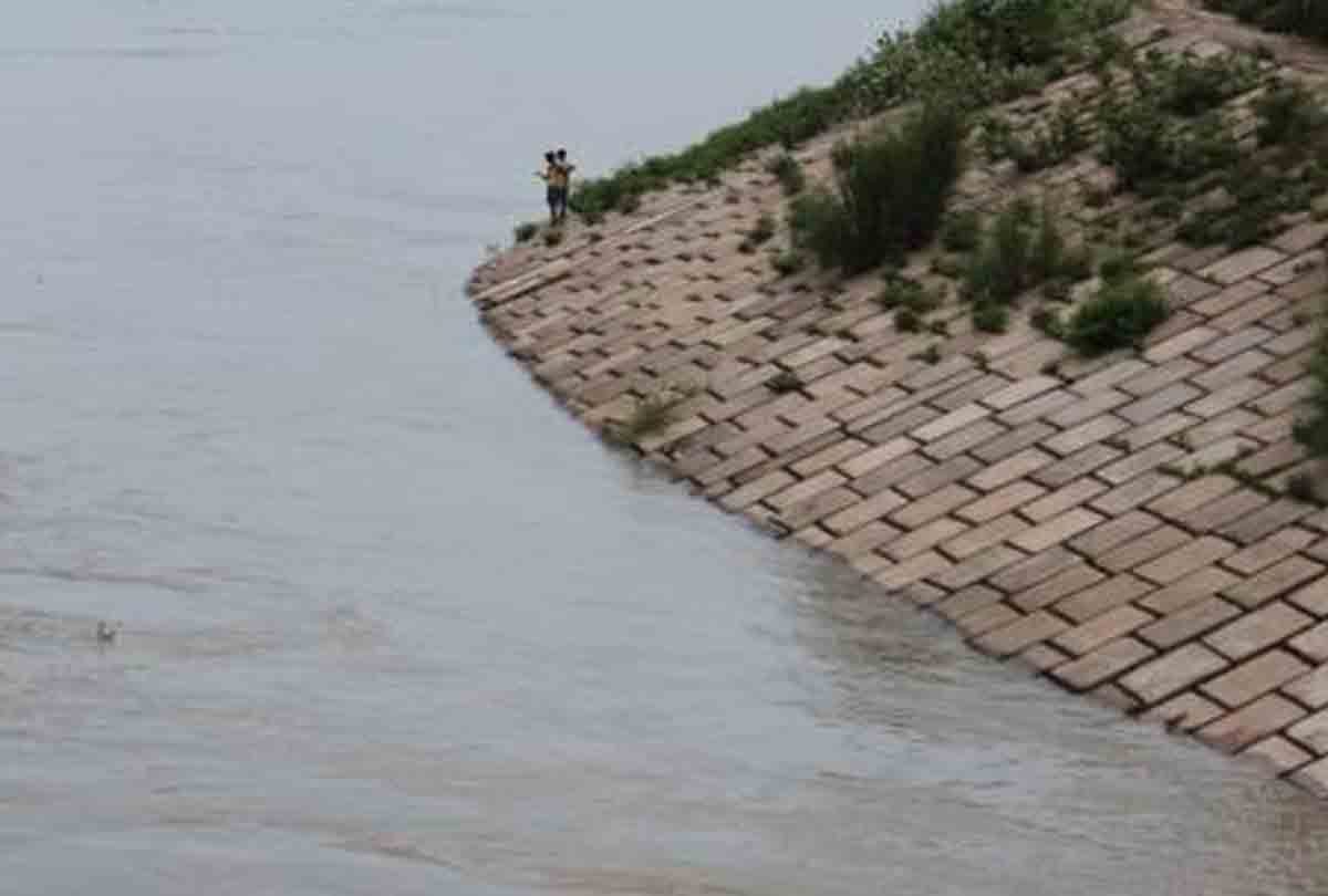 oxygen lost in kanpur Ganga river water