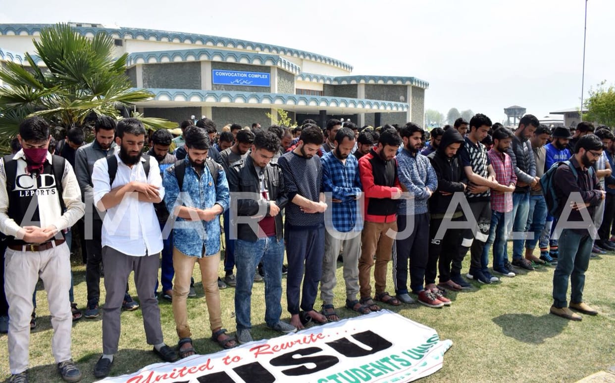 students of Kashmir University offered funeral prayers in absentia for militants 
