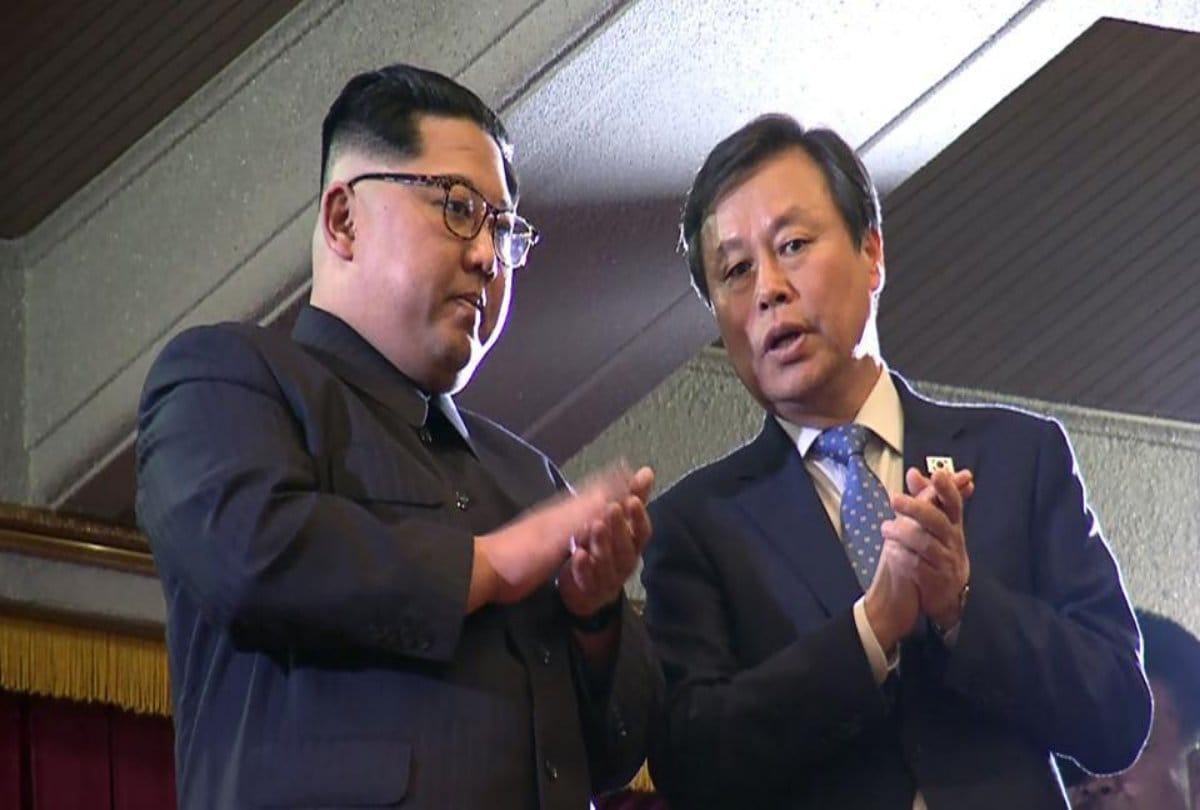 North Korea: kim jong claps on South Korean pop stars performance 