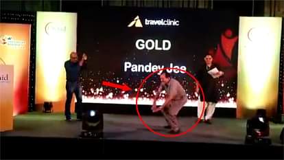MAN DIES ON CAMERA IN AN AWARD CEREMONY IN AGRA, WAS DANCING AFTER GETTING AWARD