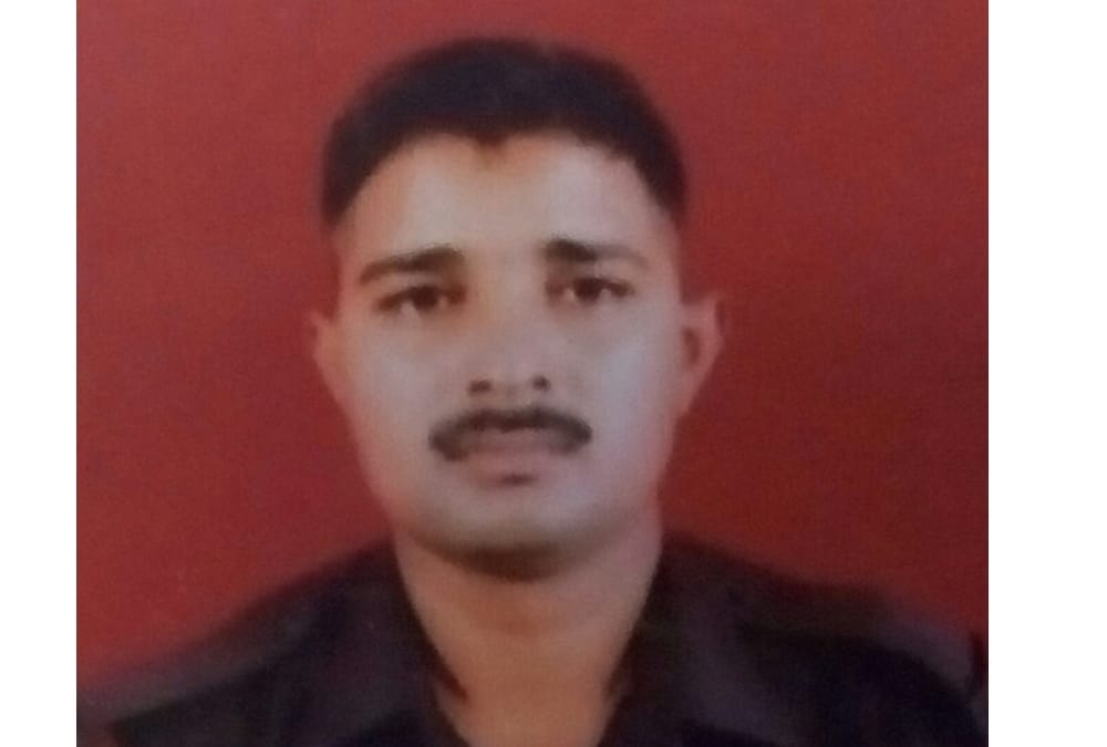 nilesh of sultanpur lost his life ehile fighting with terrorist.
