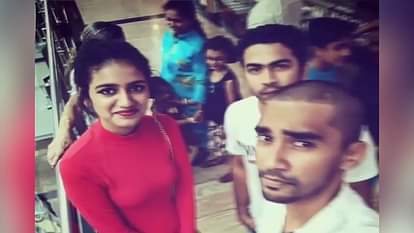 video viral of priya prakash varrier in shopping mall arraound fans 