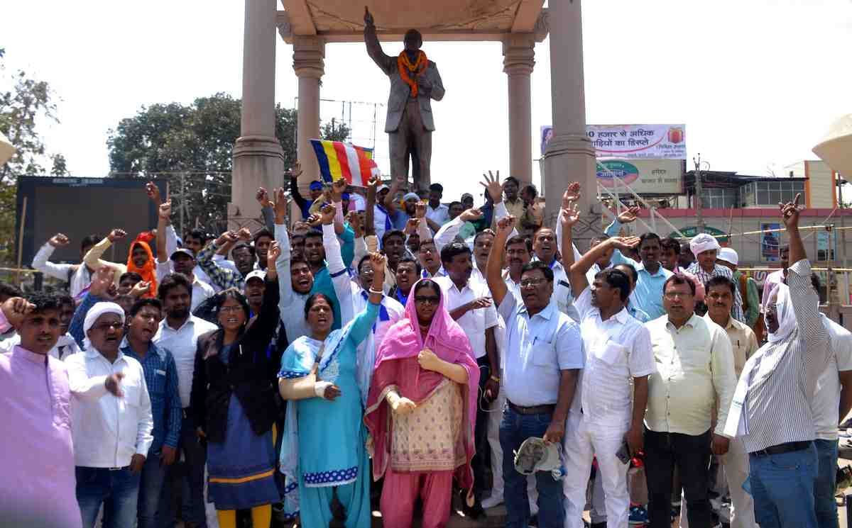 Protest In varanasi by dalit groups in the against of SC ST act review