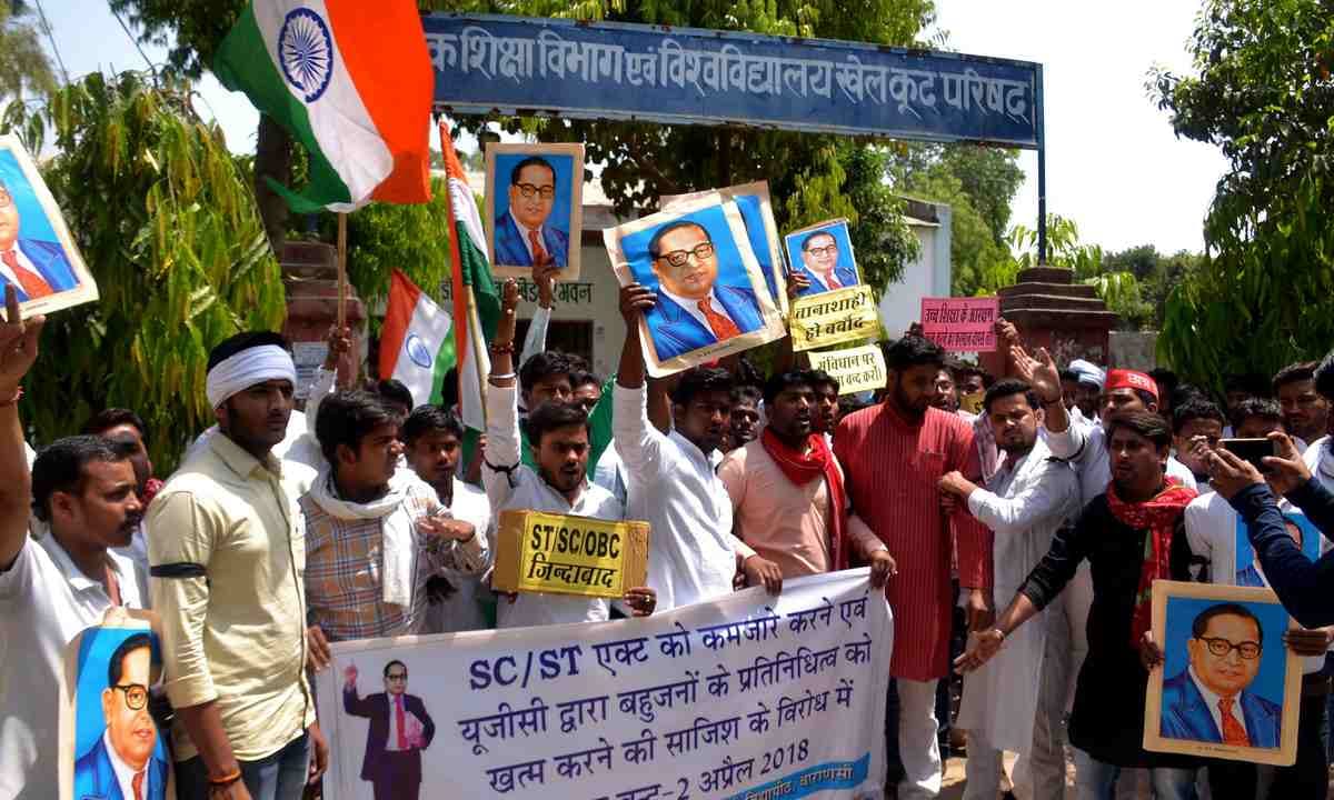 Protest In varanasi by dalit groups in the against of SC ST act review
