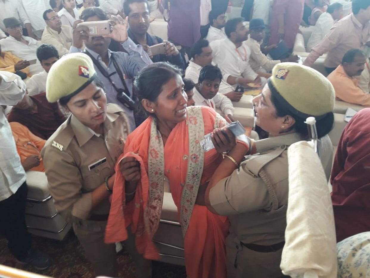 सीएम से महिला ने की पुलिस की शिकायत, एसओ सहित चार निलंबित