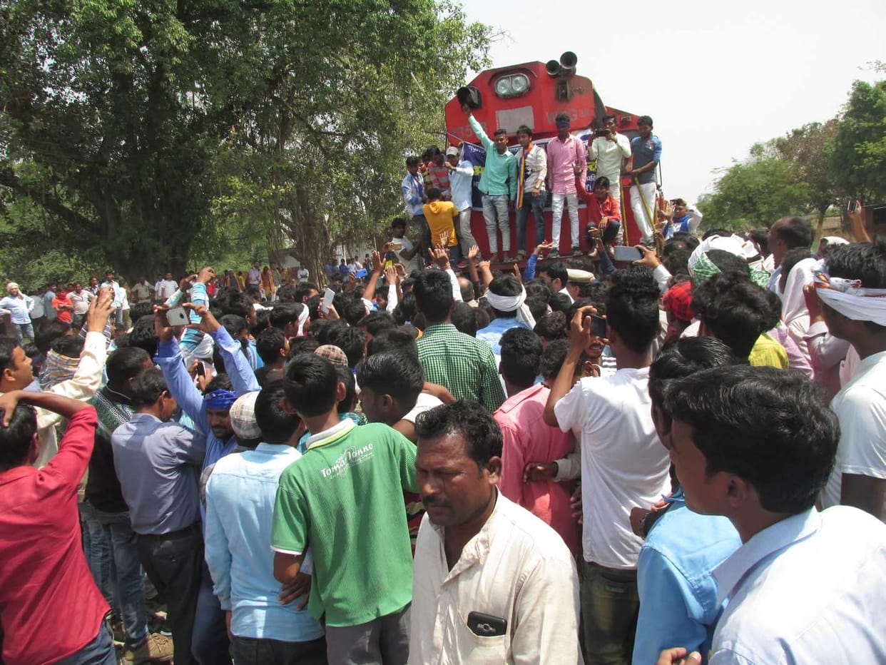 Jam, exhibition, pausing rail during india bandh