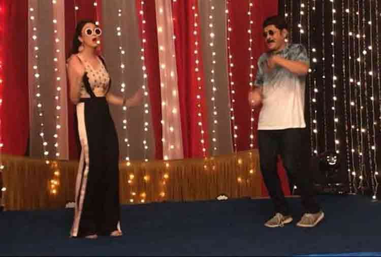bhabiji ghar par hain anita bhabhi akhiyon se goli maare dance with manmohan tiwari
