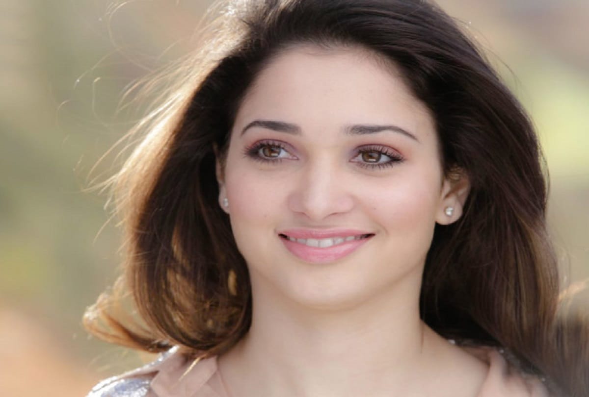 5 bollywood actress whose smile is more dangerous for youngsters