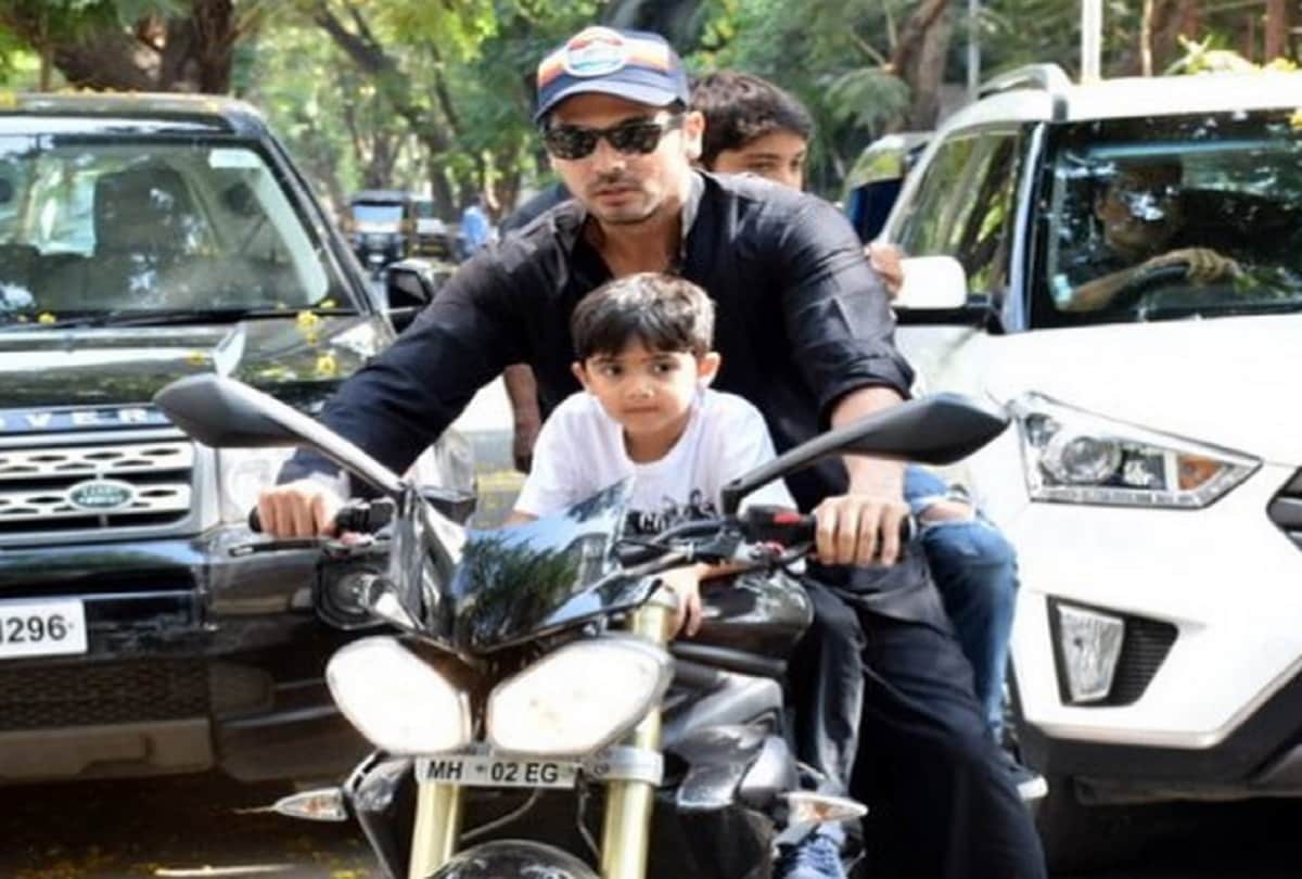 After Kunal Khemu Zayed Khan trolled on social media riding bike without helmet 
