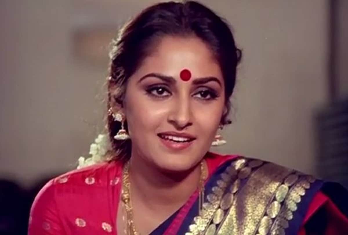 Jaya Prada From Bollywood most beautiful actress to challenge Azam Khan life facts about actress