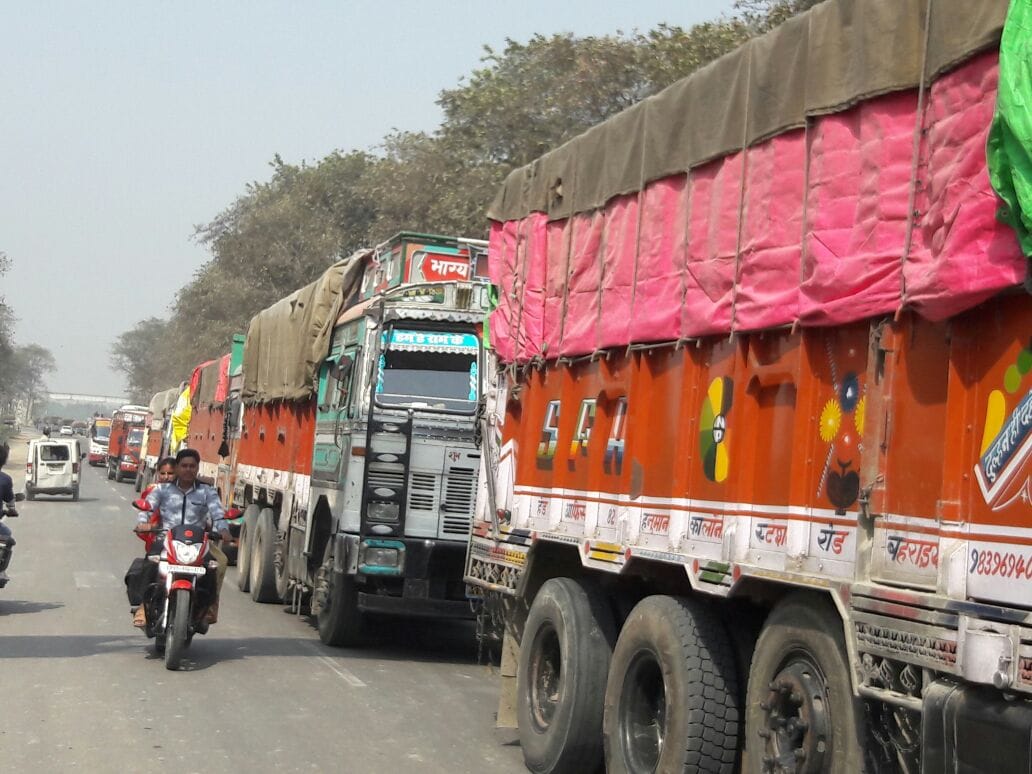 lucknow to bahraich national highway jam due to breakage in sanjay setu