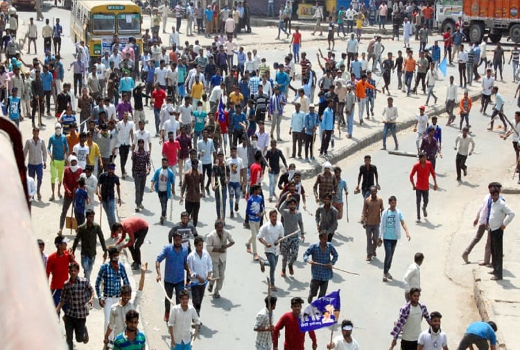 Bawal in Meerut city for seven hours, 100 injured including SP City, see photos