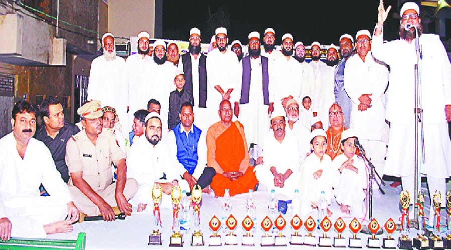 Hindu Muslim religious leaders came to a stage, gave a message of unity