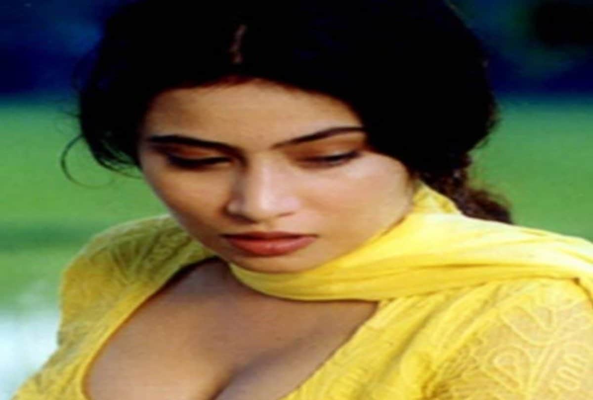10 bollywood actress has dissappeared from bollywood after set the fire on stage