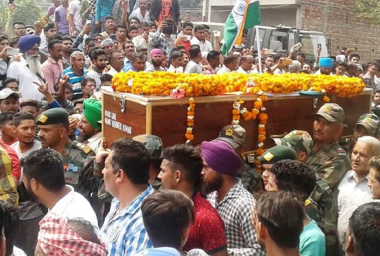 Indian Army Soldier Arvinder Singh Died in Shopian, Funeral in Paternal Village