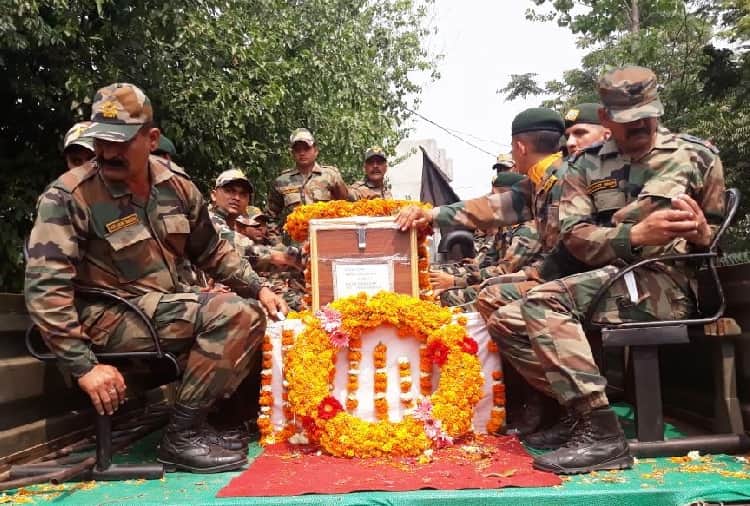 Indian Army Soldier Arvinder Singh Died in Shopian, Funeral in Paternal Village