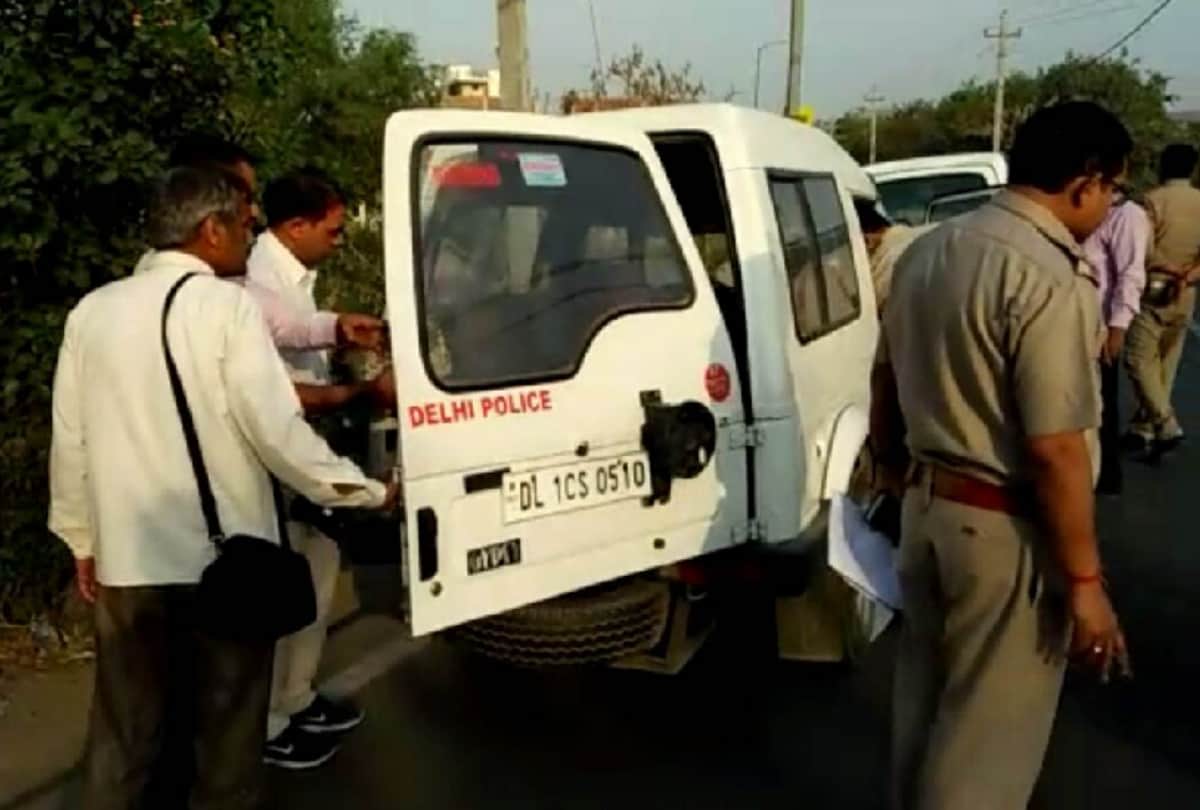 delhii police followed cattles smugglers for 10 km after 20 round firing arrested them with cattle