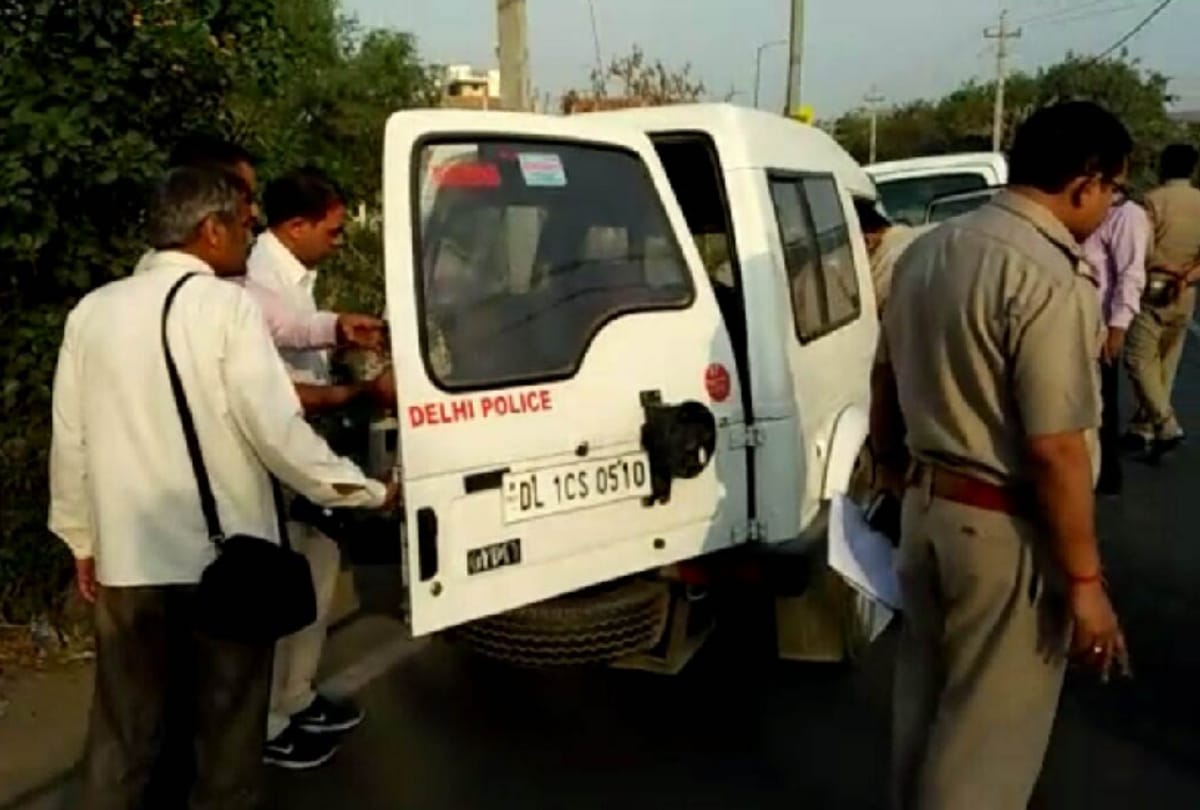 delhii police followed cattles smugglers for 10 km after 20 round firing arrested them with cattle