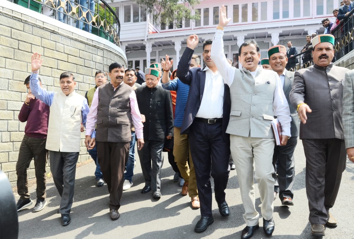 ruckus in himachal assembly by opposition party