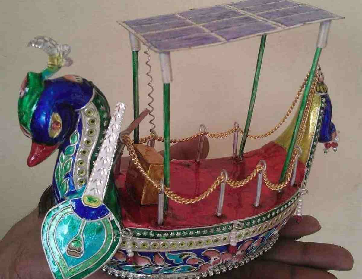 Varanasi girl move forward enamelling business 