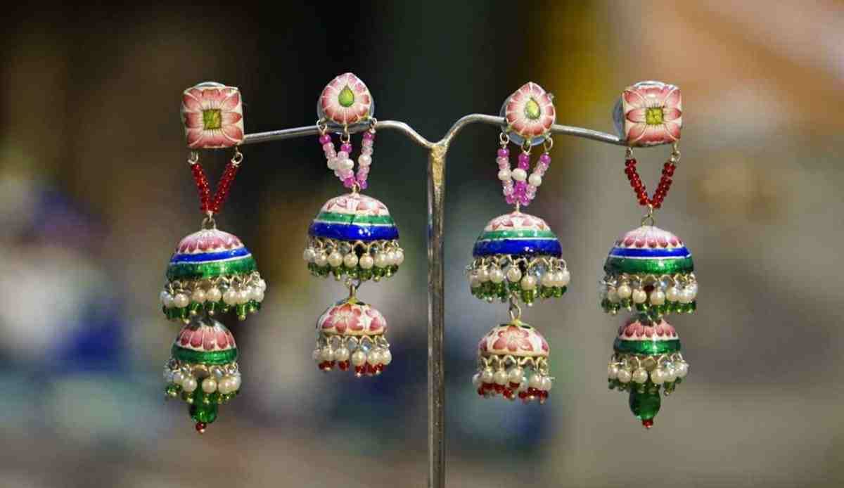 Varanasi girl move forward enamelling business 