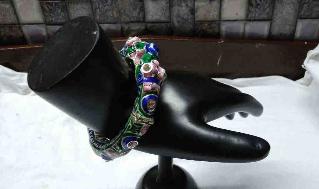 Varanasi girl move forward enamelling business 