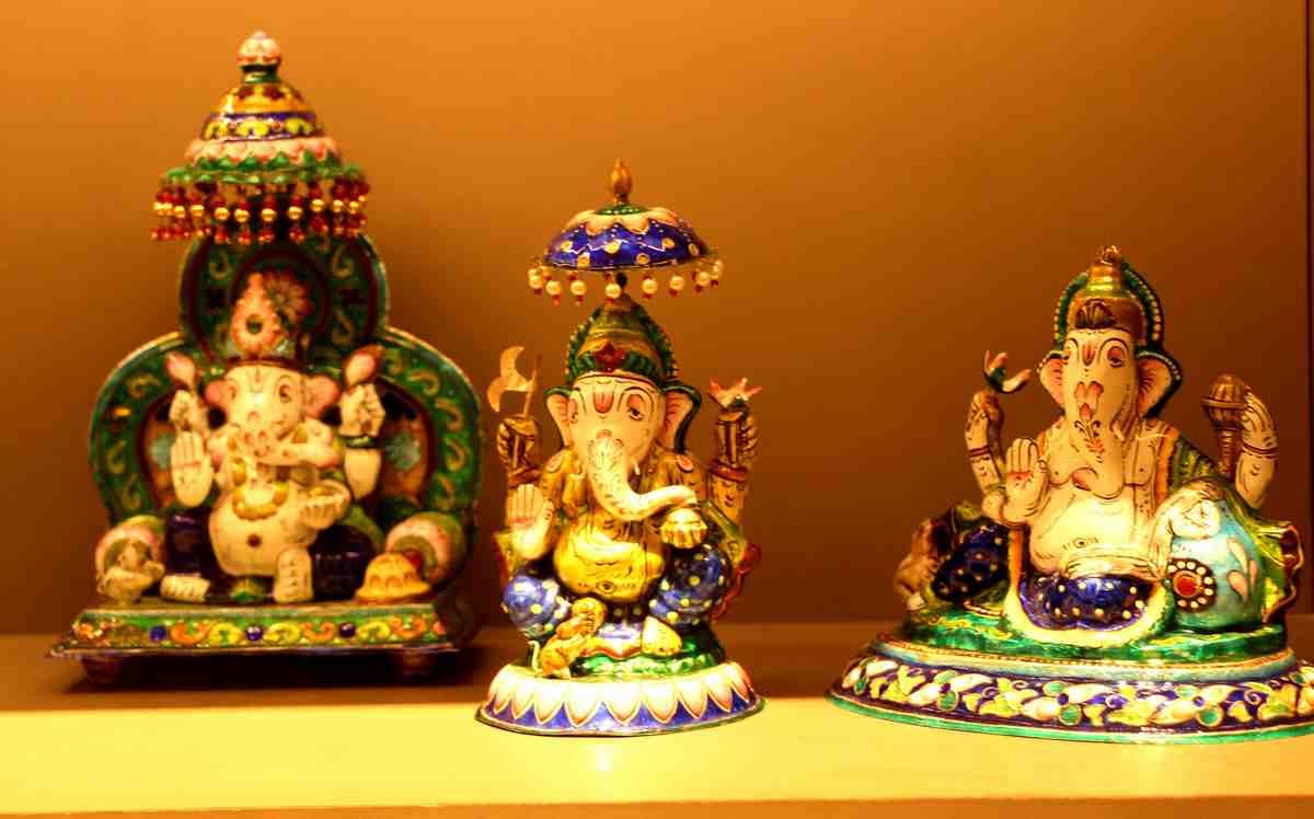 Varanasi girl move forward enamelling business 