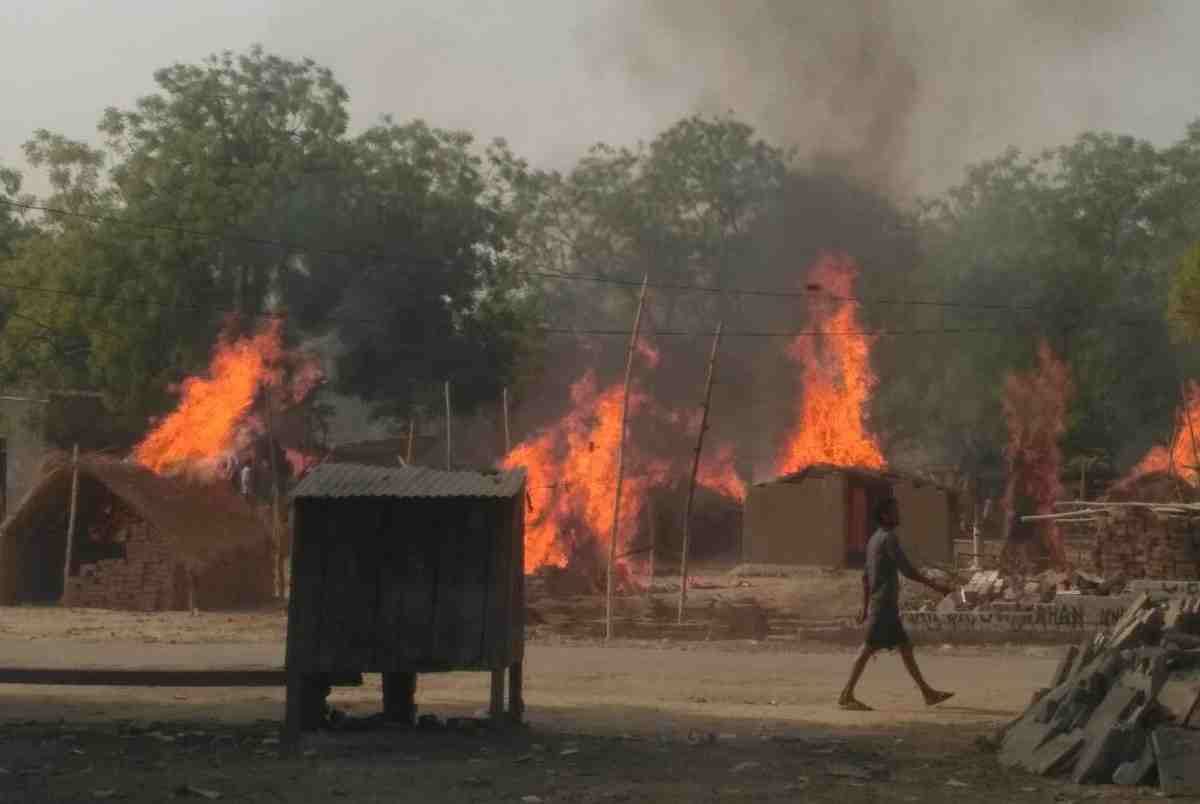 Fire in fifteen hut due to land dispute in varanasi