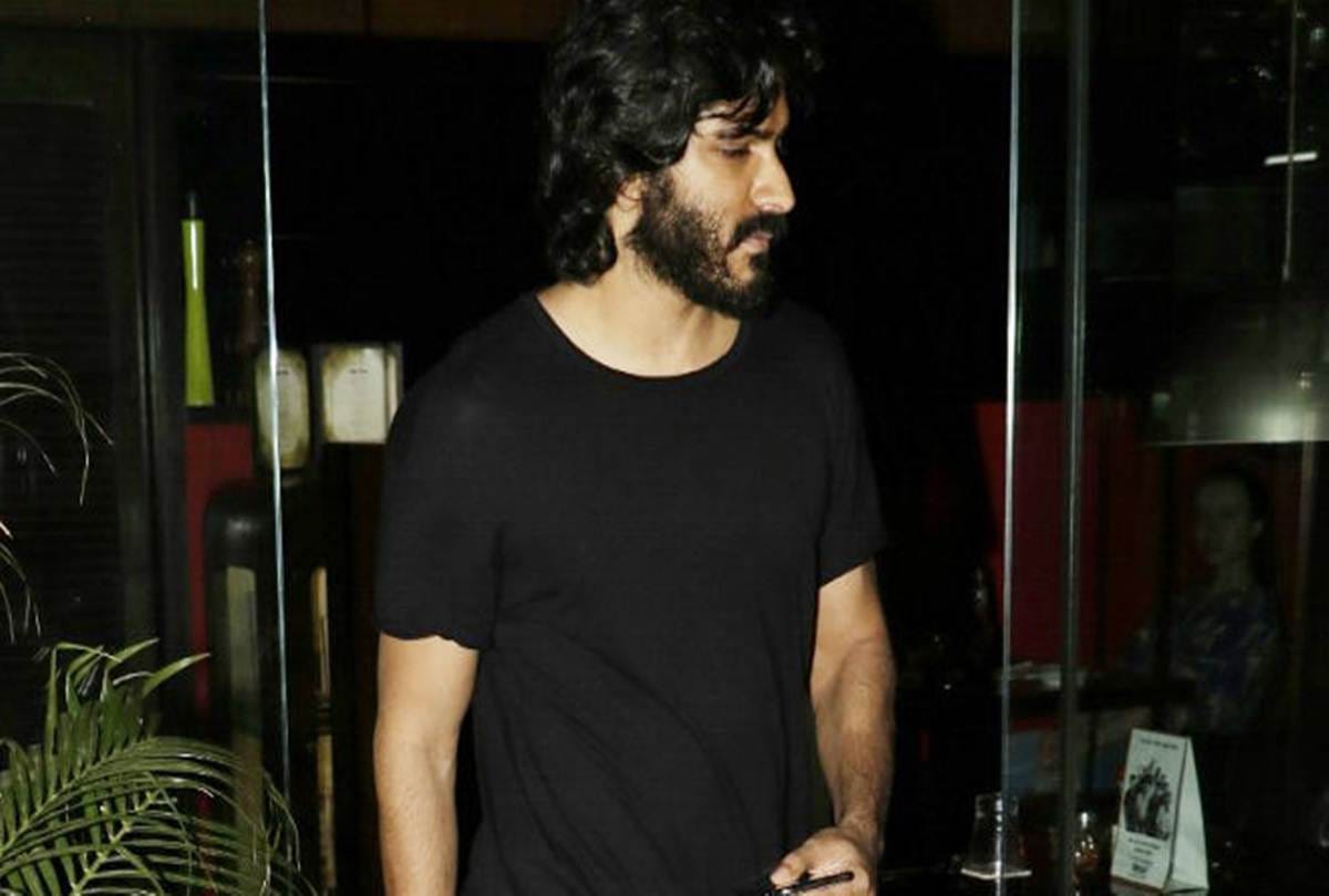 Harshwardhan Kapoor spotted with Pooja Bedi daughter Alia outside restaurant