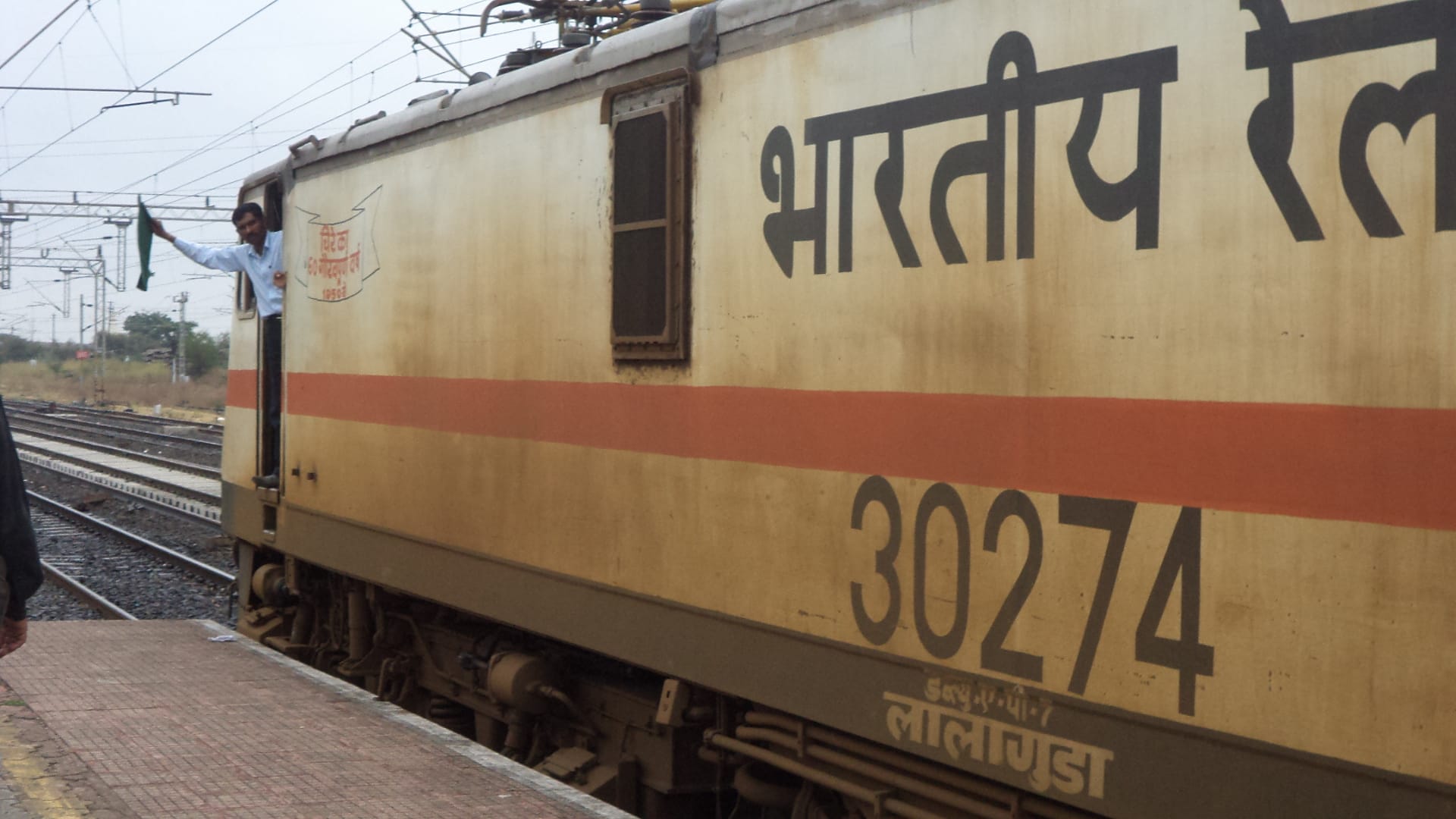 Cargo driver finished his duty hours and left the train on main line in bareilly