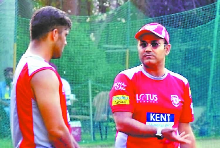 ipl11, Preity Zinta in Mohali Stadium with kings XI punjab team