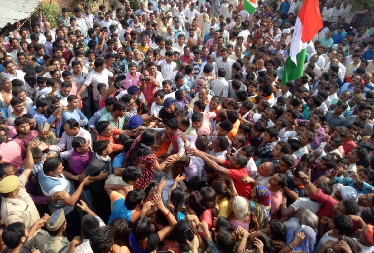 martyr Nilesh Singh's father said, we will not do cremation until CM Yogi will come