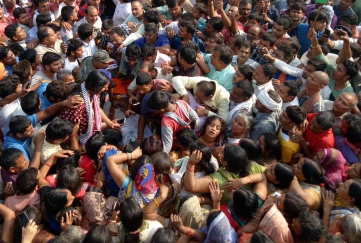 martyr Nilesh Singh's father said, we will not do cremation until CM Yogi will come