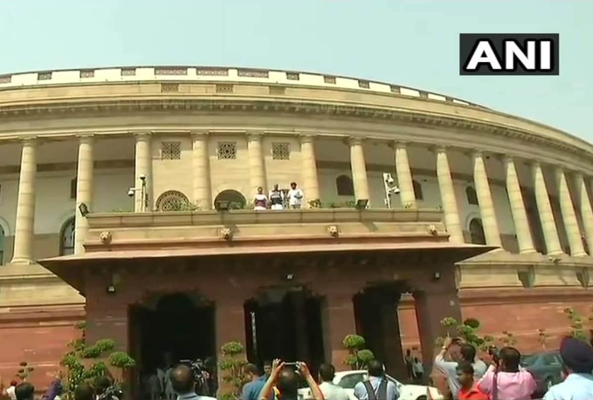 when congress mps climb upon parliament roof for compensation to 39 victim families kill in iraq