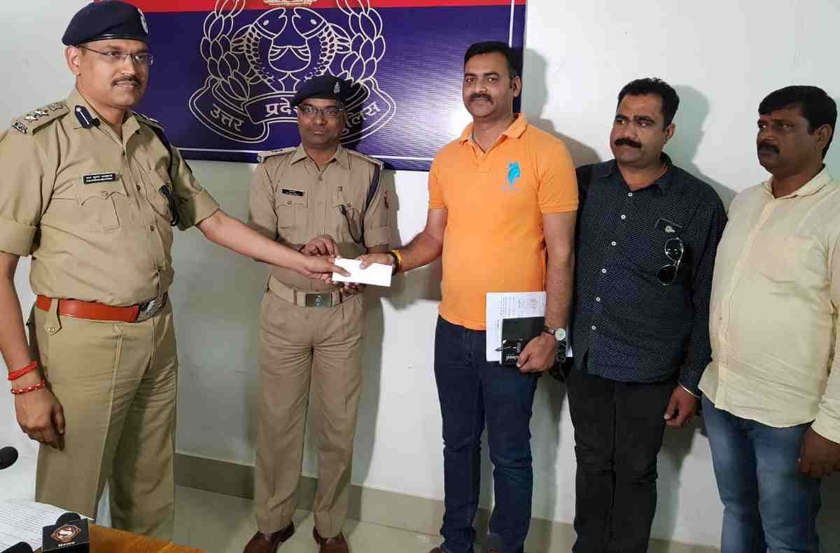 Police disclose drug trading from cloth shop in varanasi