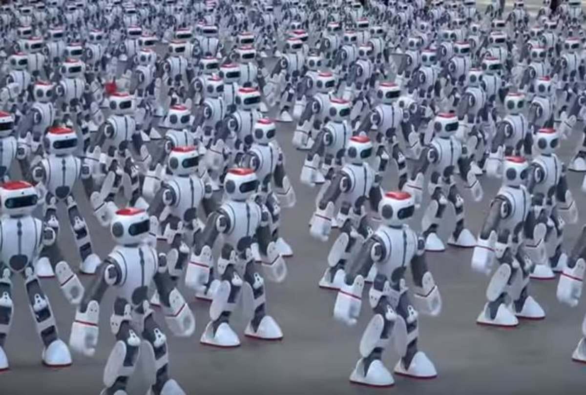 Chinese residential hub deputes high-tech robot watchman