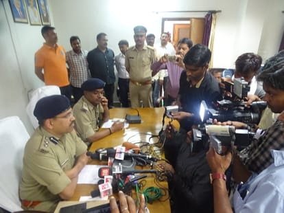 Police disclose drug trading from cloth shop in varanasi
