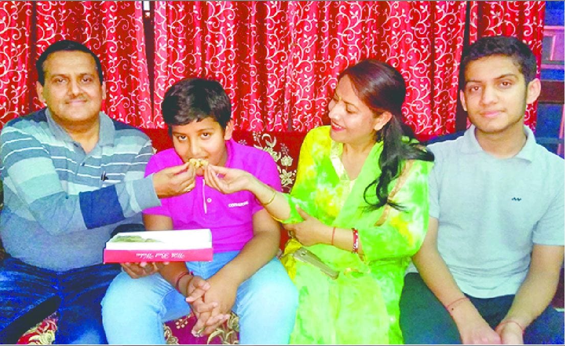 8वीं में 100 फीसदी अंक लाकर पियूष बना टॉपर
